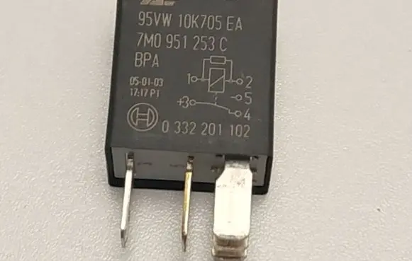 Volkswagen Touran I Other relay 95VW10K705EA 7M0951253C