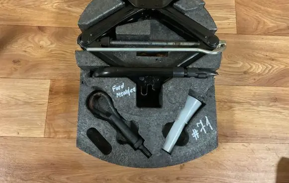 Ford Mondeo MK IV Tool set 7S7117009BC CJ8TA