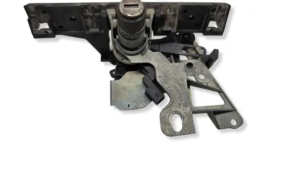 Volkswagen PASSAT B5 Tailgate exterior lock 3B0827297