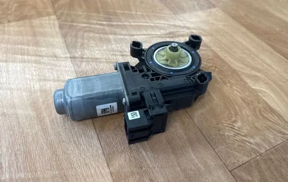 Volkswagen Multivan T5 Front door window regulator motor 6Q2959802F VW750D2DLS 402163C