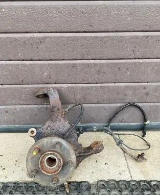 Jeep Cherokee III KJ Front wheel hub spindle knuckle