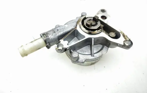 Nissan Navara D23 Vacuum pump 146508418R