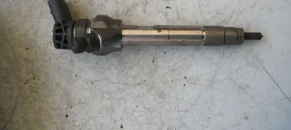 BMW 5 G30 G31 Fuel injector 8514148