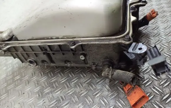 Toyota Prius (NHW20) Voltage converter inverter 