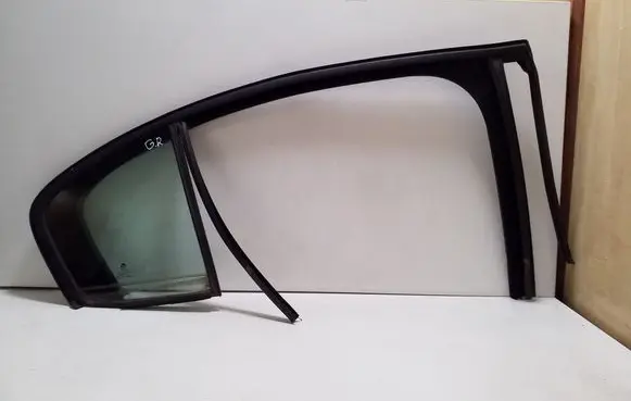 Rear vent window glass