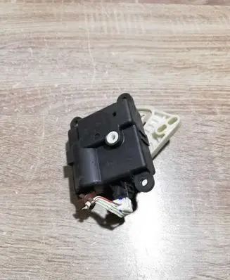 Nissan Qashqai Air flap motor/actuator 3K01030840 080130