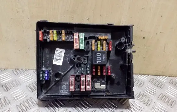 Audi A3 S3 8P Fuse module 1K0937125D