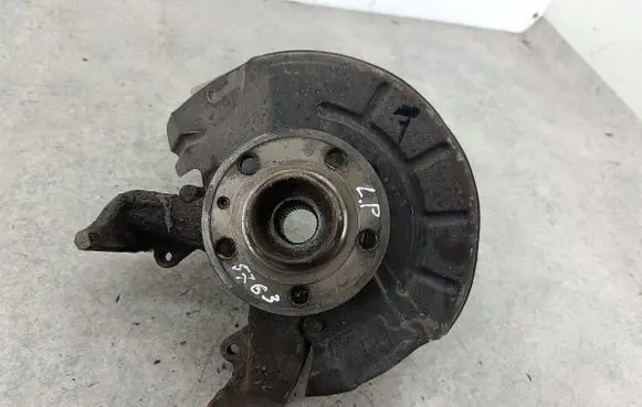 Volkswagen Polo IV 9N3 Front wheel hub spindle knuckle 