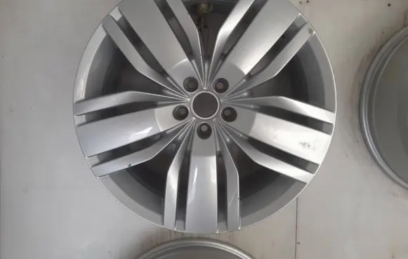 Volkswagen Touareg III R20 alloy rim 3QF601025J
