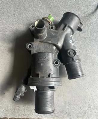 Renault Kangoo I Thermostat housing 9803648780 78590M 47271