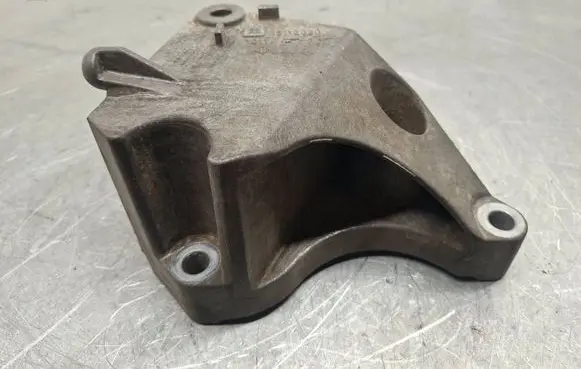 Opel Signum Engine mounting bracket 13112030