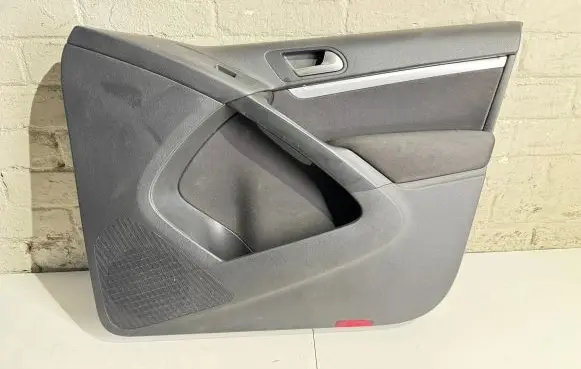 Volkswagen Tiguan Front door card panel trim 5n0867012B 03032016