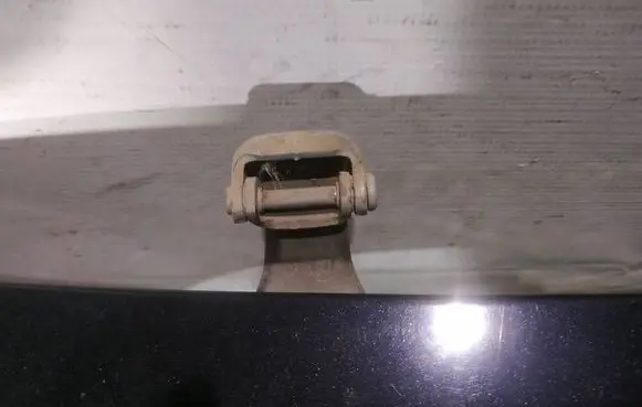 Ford Focus Tailgate/trunk/boot hinge