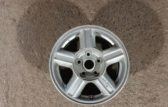 Ford Maverick R15 alloy rim 