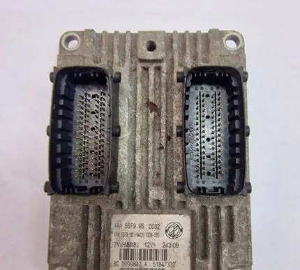 Fiat 500 Engine control unit/module 51847332 IAW5SF9MS
