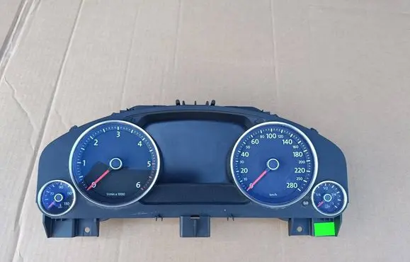 Volkswagen Touareg II Speedometer (instrument cluster) 7P6920880A 0263677001