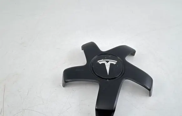 Tesla Model 3 R20 wheel hub/cap/trim 104423400A