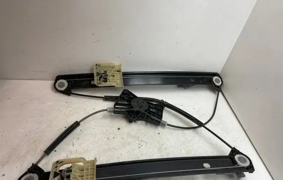Audi Q2 - Front window lifting mechanism without motor 81A837462