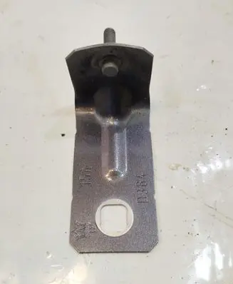 Maserati Ghibli Fender mounting bracket 670