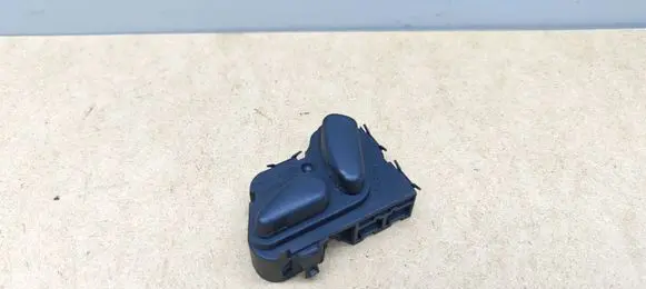 Mercedes-Benz E W211 Seat control switch 2108213851