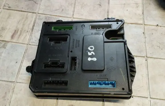 Renault Megane III Comfort/convenience module 284B13640R S180098201