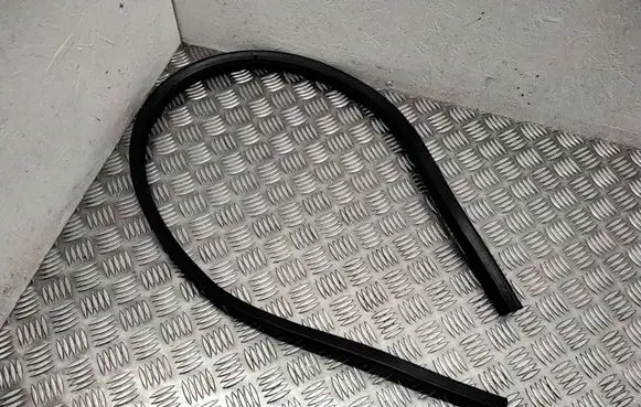Volvo V70 Engine compartment rubber 