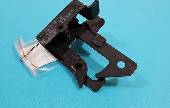 Mercedes-Benz E A207 Engine bonnet/hood lock/catch A2078800164 IMPRK1445570