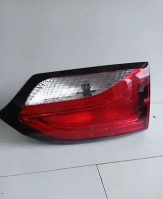 Chrysler Pacifica Tailgate rear/tail lights P68228953AD P68228941AE