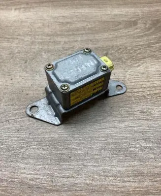 Subaru Impreza I Airbag deployment crash/impact sensor 98235FE010 2523000700