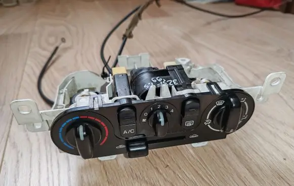 Mazda 323 F Climate control unit BJ3DF