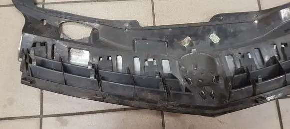 Opel Astra H Front bumper upper radiator grill 13108466 95663707