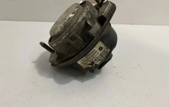 BMW 7 E65 E66 Engine mount bracket 6754614