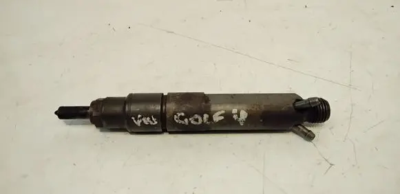 Volkswagen Golf IV Fuel injector 028130201T