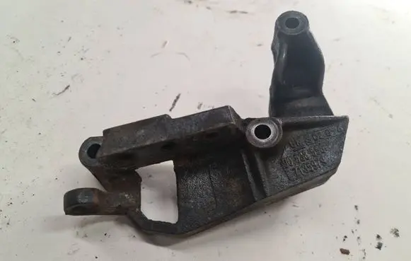Opel Zafira A Engine mounting bracket 90538558 7135979