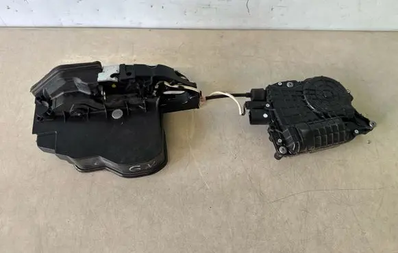 BMW 5 F10 F11 Rear door soft close latching motor 7154515