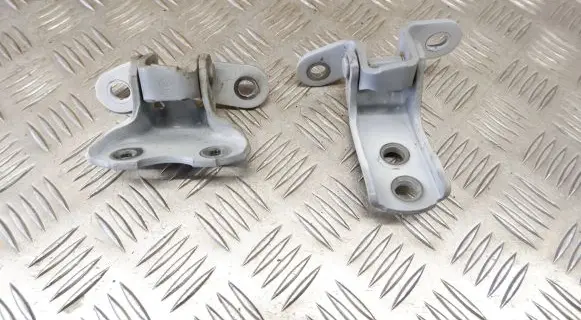 Toyota RAV 4 (XA40) Front door hinge set 6874012120 6872012151