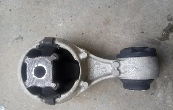 Nissan Qashqai Engine mount bracket 11350JD000
