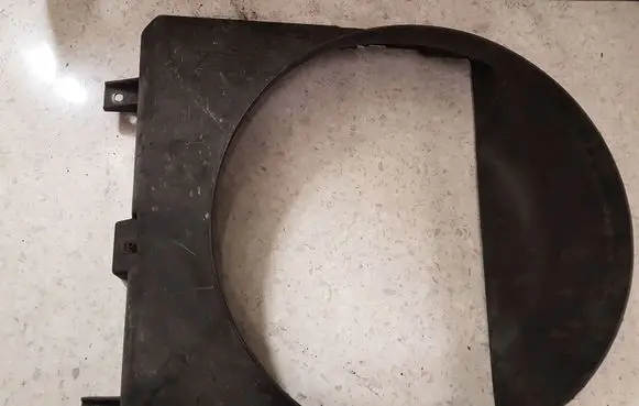 Jeep Grand Cherokee (WJ) Radiator cooling fan shroud 52079544