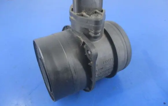 Volkswagen Touran I Mass air flow meter 074906461B