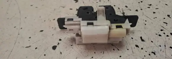 Renault Megane II Tailgate/trunk/boot lock/catch/latch 8200076240 041006