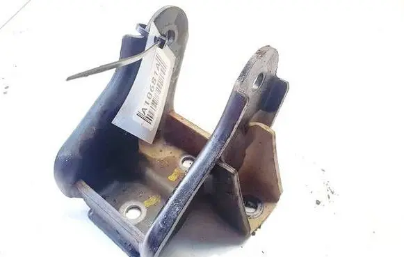Fiat Sedici Engine mounting bracket