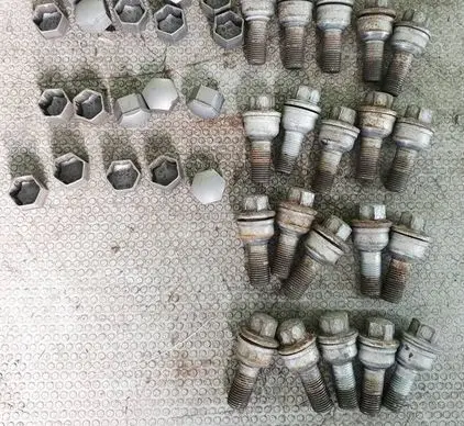 Front wheel hub