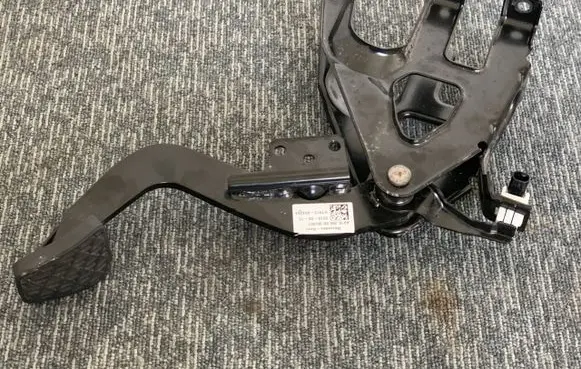 Mercedes-Benz Sprinter W907 W910 Clutch pedal 
