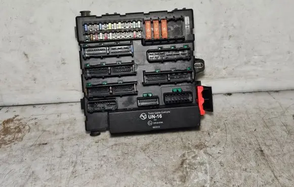 Opel Signum Fuse module 13112914