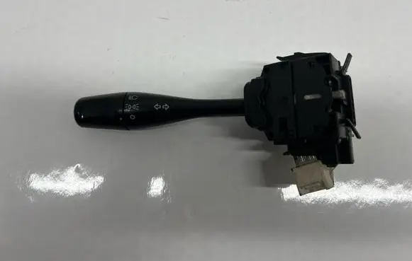 Mitsubishi Pajero Light switch MR570117