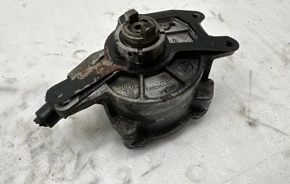 Mercedes-Benz S W221 Vacuum pump A6422300165