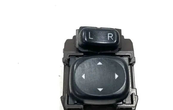 Wing mirror switch