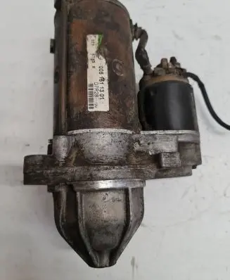 Mercedes-Benz Vito Viano W638 Starter motor 0051511301 D7R28