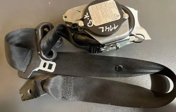 Volvo V60 Rear seatbelt 616159000 G6168177A