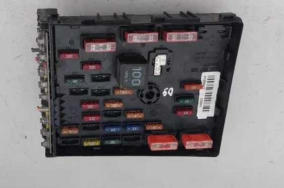 Volkswagen PASSAT B6 Fuse module 3C0937125